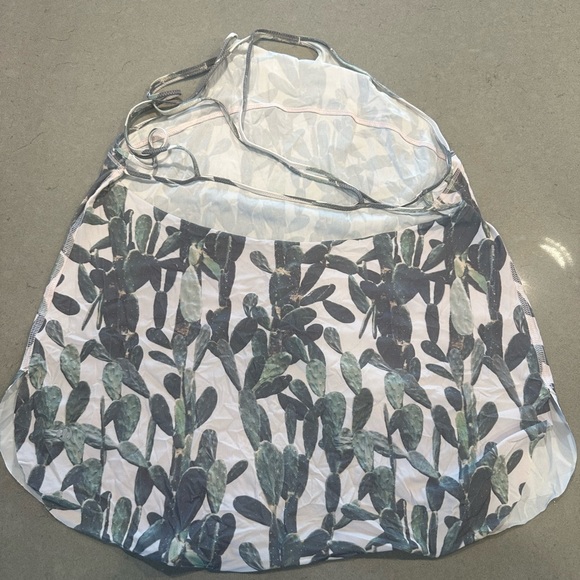 Lululemon Tank- open back- worn 1 time - Picture 2 of 3